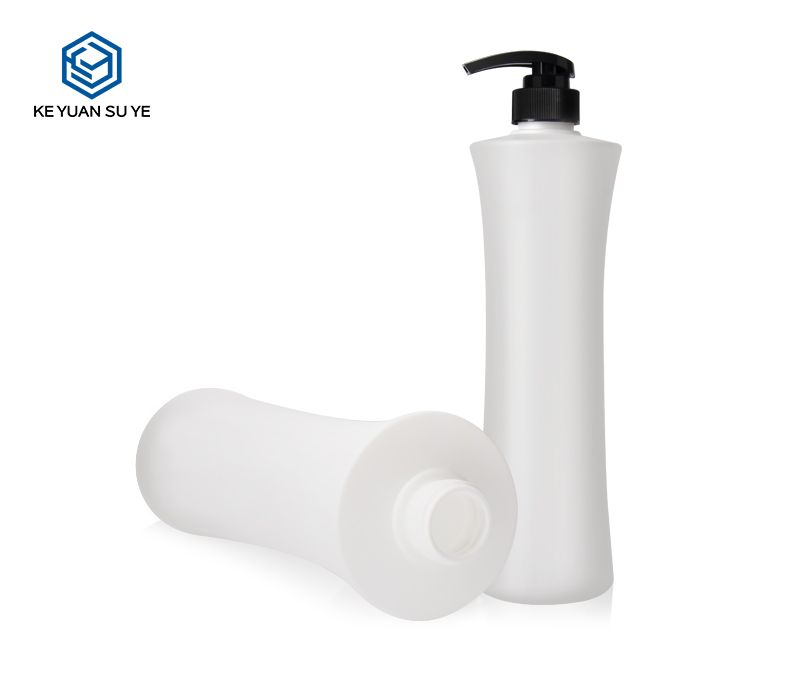 KY166 Slim Waist 750ml Customize Size Flat Shoulder HDPE Plastic Bottle with Spray Pump